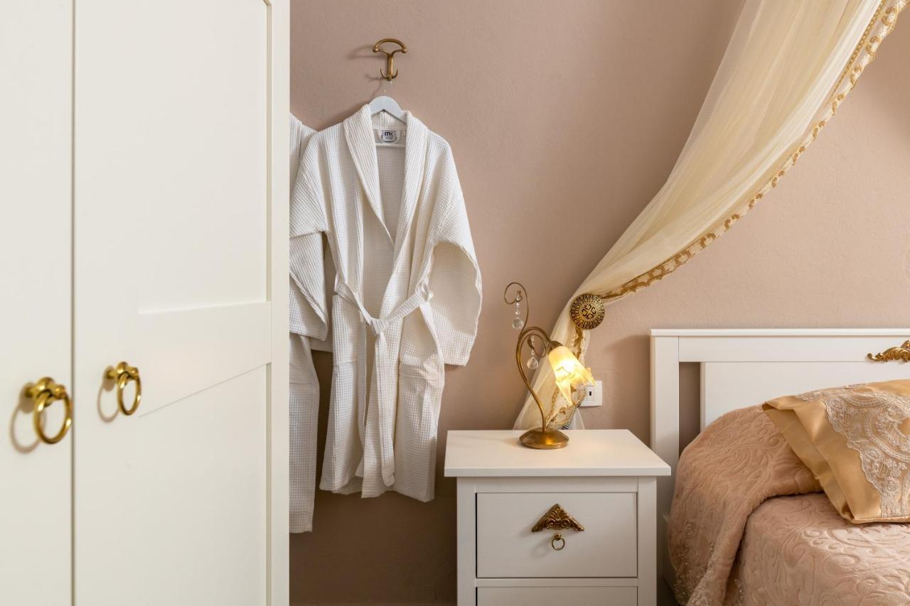 Marika'S Deluxe Rooms Sými Esterno foto